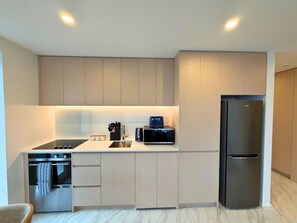Private kitchen - Stylish Inner-City Manchester Street Stay (Christchurch)