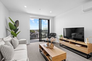 TV - 1 Bedroom Apartment near Te Kaha Stadium (Christchurch)