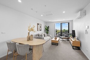 TV - 1 Bedroom Apartment near Te Kaha Stadium (Christchurch)