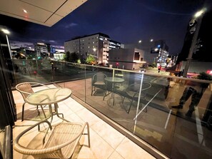 Outdoor dining - 2 Bedroom Delight near Te Kaha Stadium (Christchurch)