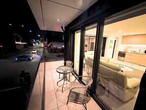 Terrace/patio - 2 Bedroom Delight near Te Kaha Stadium (Christchurch)