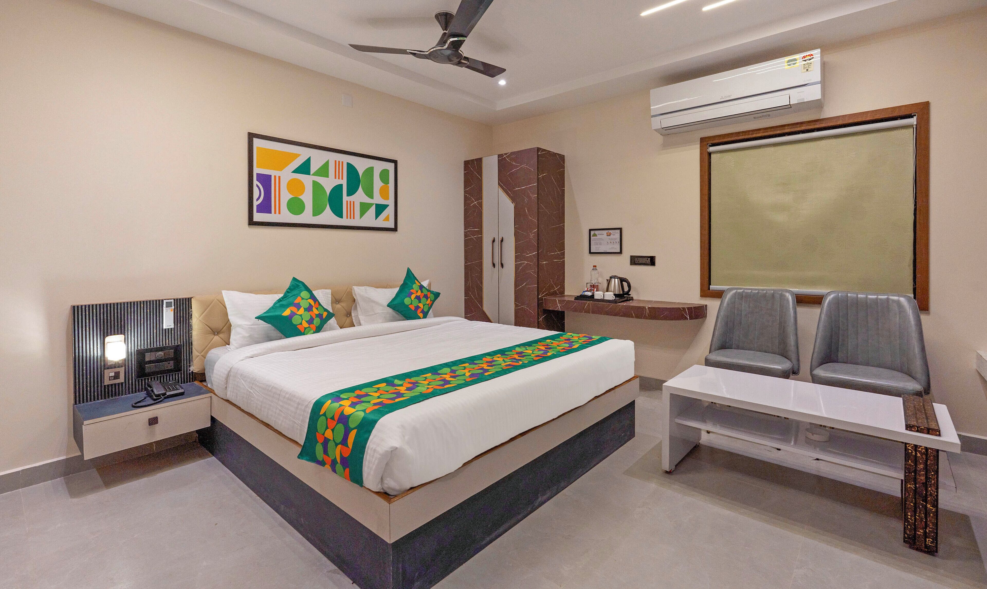 Deluxe Double Room | Desk, iron/ironing board