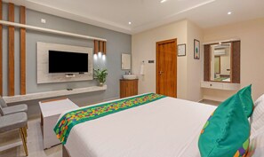 Kamar Double Deluks | Meja kerja dan setrika/meja setrika
