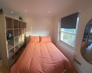1 bedroom, iron/ironing board, Internet, bed sheets - Heart of Soho (London)