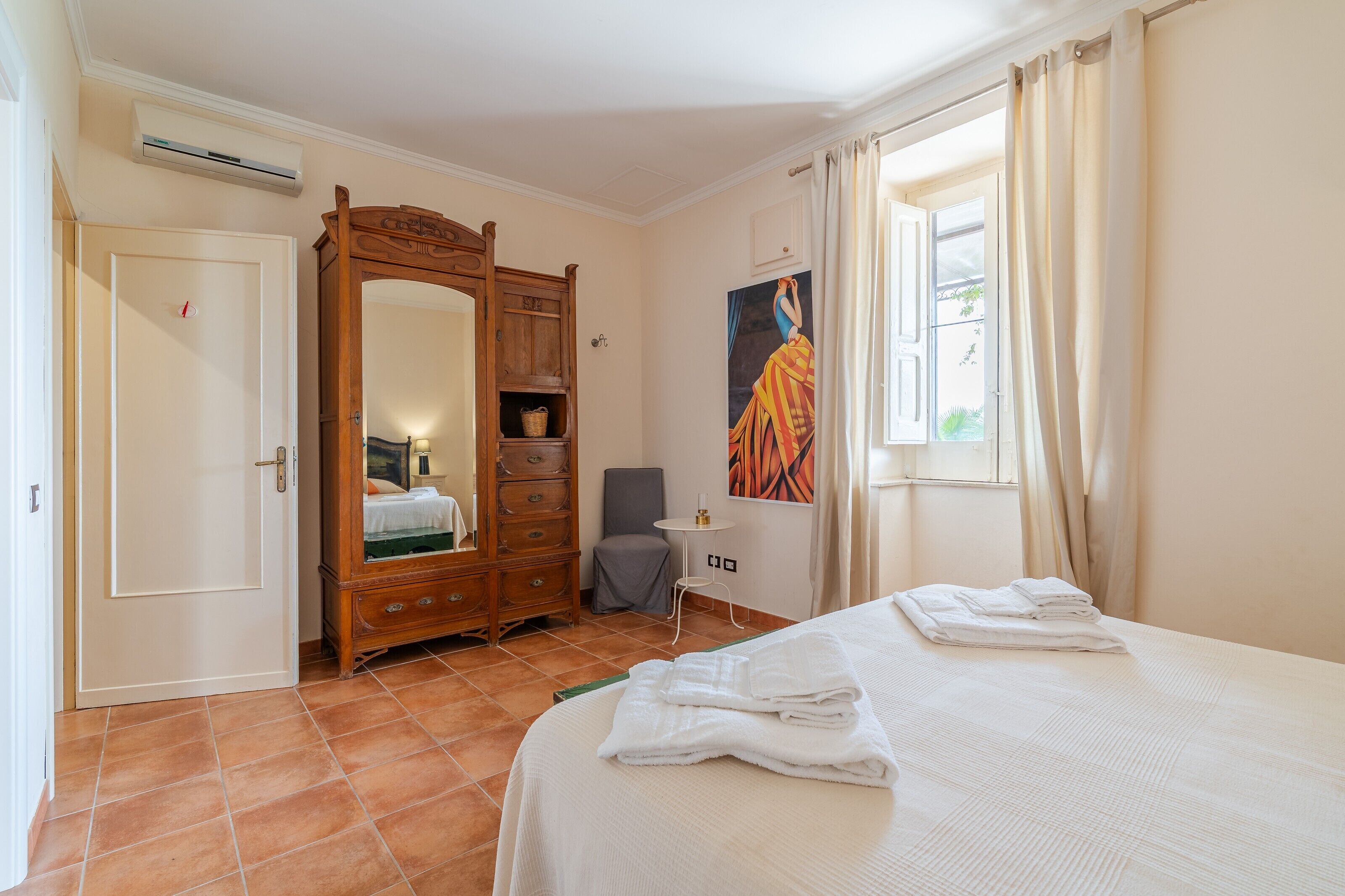 Iron/ironing board, WiFi, bed sheets