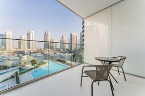 Pool - Pool and Stunning Marina Views, Perfectly Located Minutes from the Beach (Dubai)