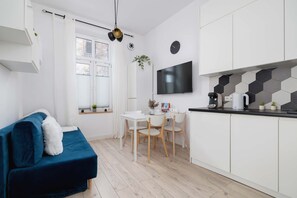 TV - Cozy Apartment with Bedroom | Close to Park | Smart TV (Kraków)