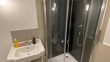 經典雙人房, 1 張標準雙人床 | 浴室 | 風筒、提供毛巾、番梘、廁紙