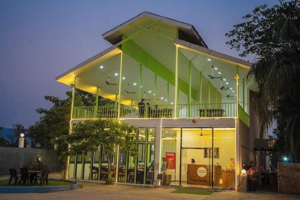 Ayush retreat restaurant and resort