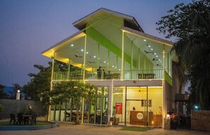 Terrace/patio - Ayush retreat restaurant and resort (Lonavala)