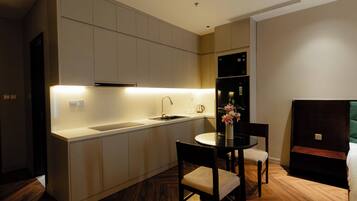 Deluxe Studio, City View | Private kitchen | Fridge, microwave, oven, stovetop