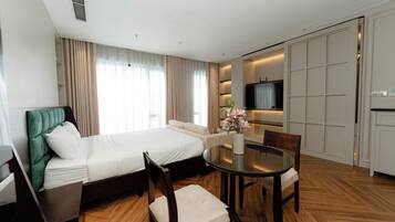 Deluxe-Studio, Stadtblick | Schreibtisch, laptopgeeigneter Arbeitsplatz, kostenloses WLAN