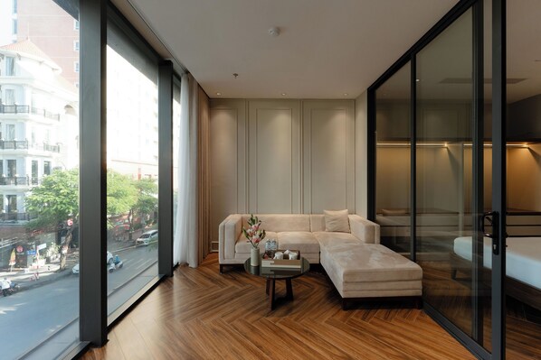 Living area - TQ Luxury Hotel & Apartment (Ngo Quyen)