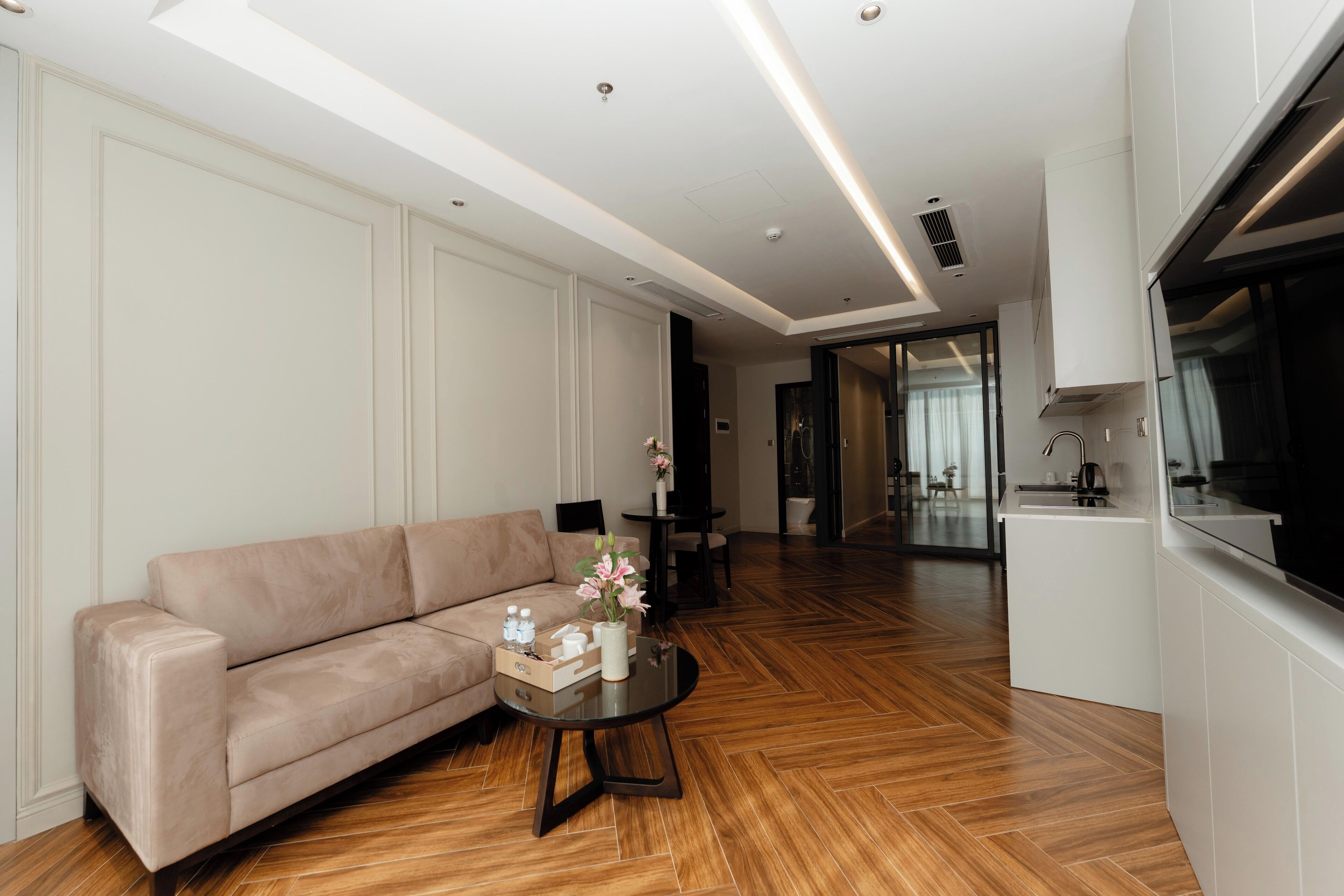 Executive-Apartment, Stadtblick | Schreibtisch, laptopgeeigneter Arbeitsplatz, kostenloses WLAN