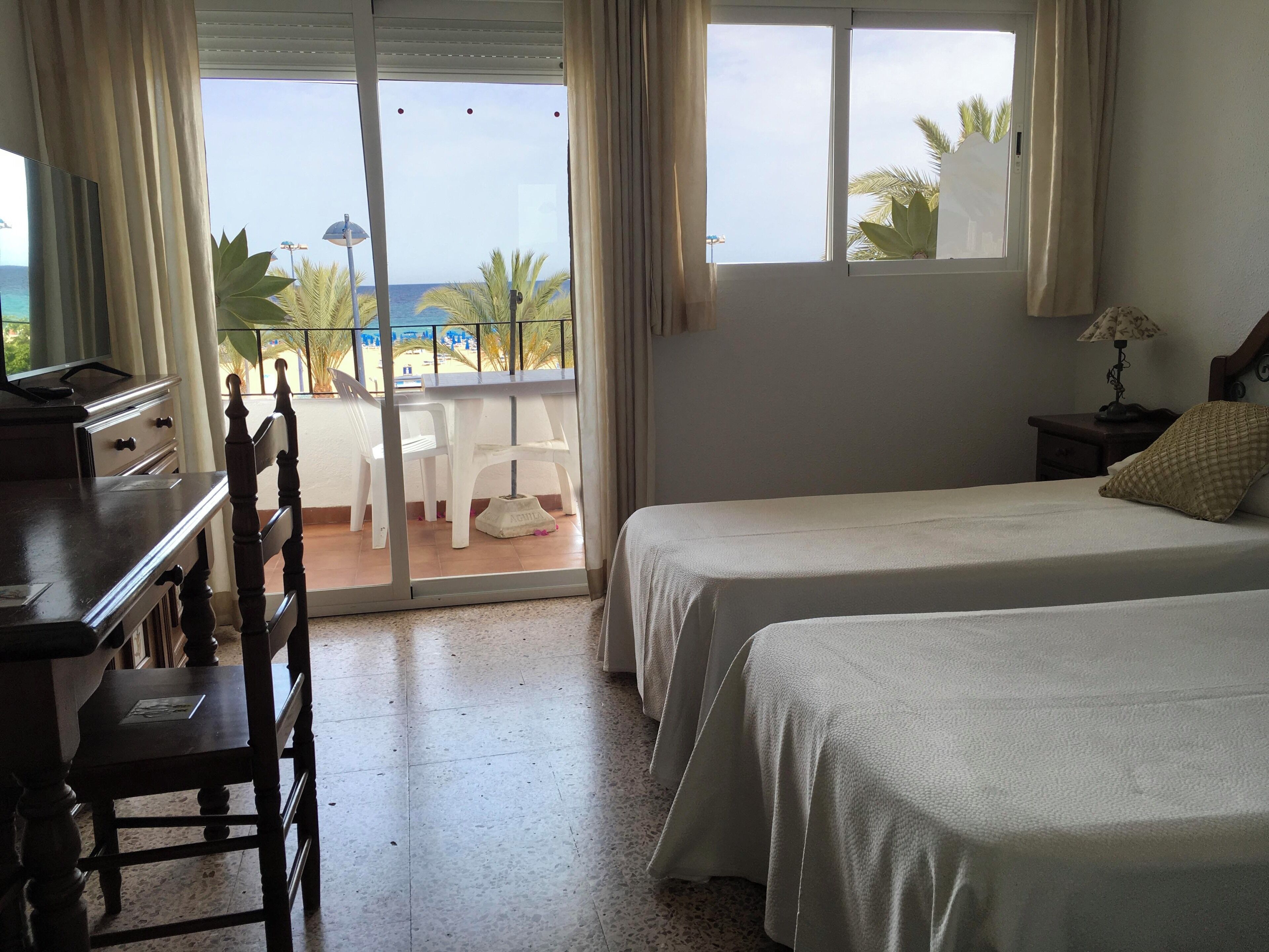 Studio, balkong, sjøutsikt | Safe på rommet og wi-fi (inkludert)