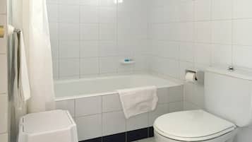 Studio, balcon, vue mer | Salle de bain