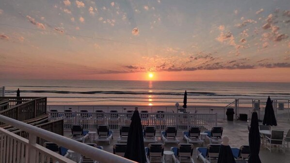 Property grounds - Wake Up by the Waves – 1BR Windward Suite in Daytona Shores (Daytona Beach Shores)