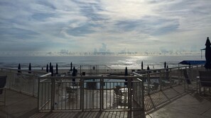 Property grounds - Wake Up by the Waves – 1BR Windward Suite in Daytona Shores (Daytona Beach Shores)