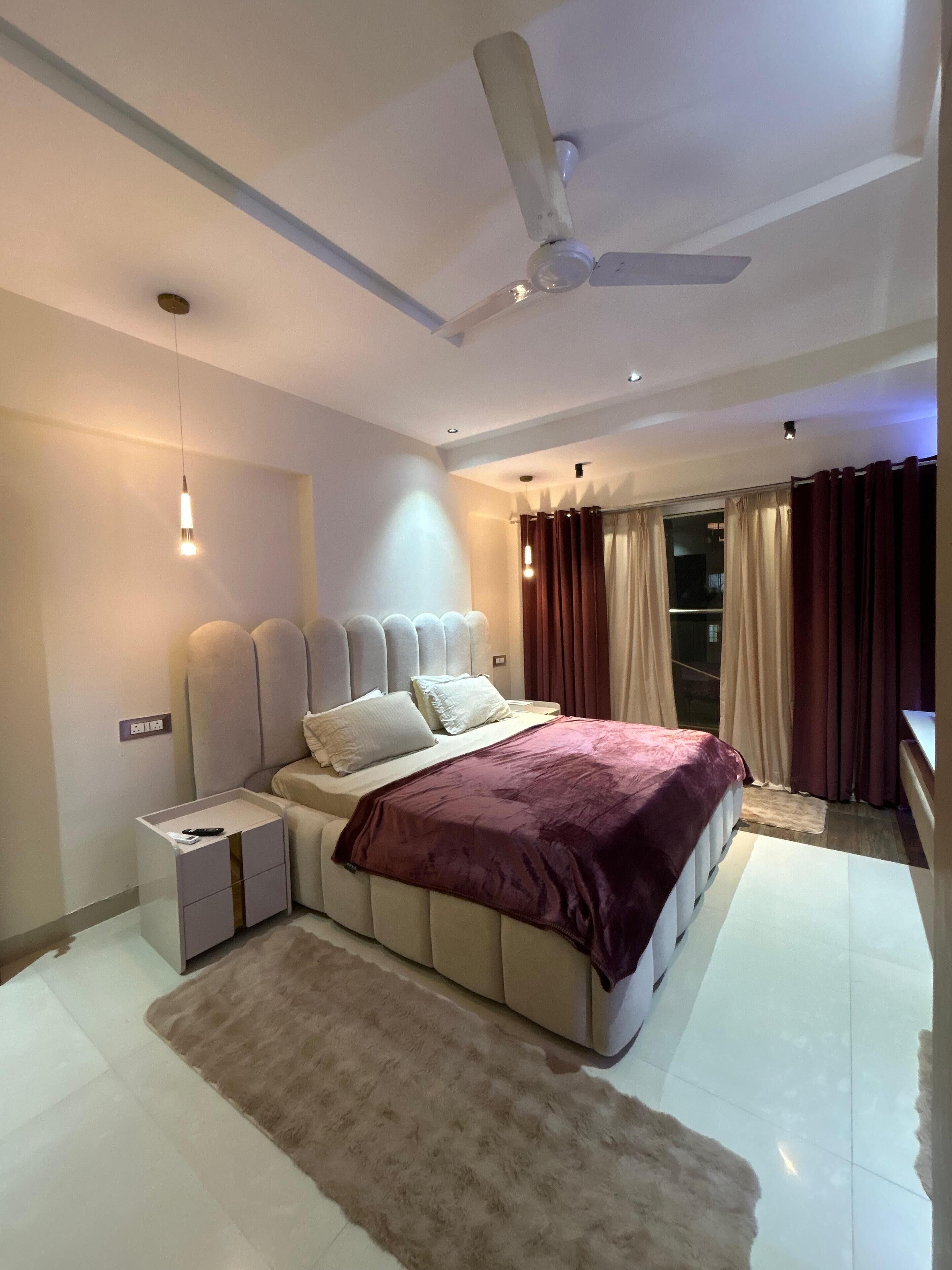 3 habitaciones, tabla de planchar con plancha, wifi y ropa de cama 