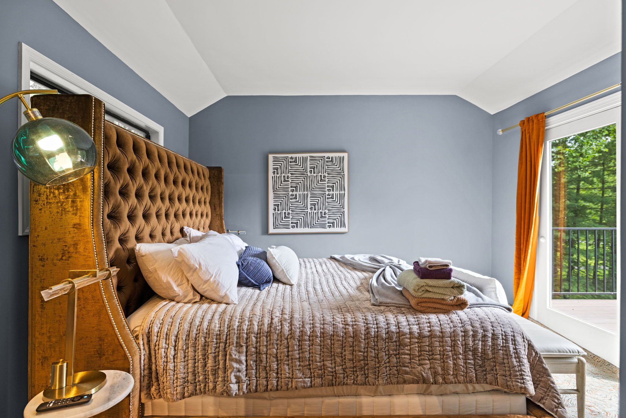 5 bedrooms, WiFi (free), bed sheets