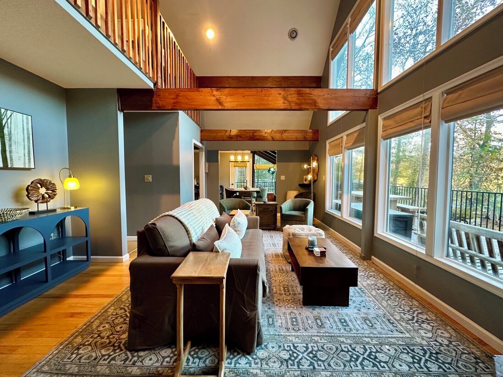 Televisión y oficina 