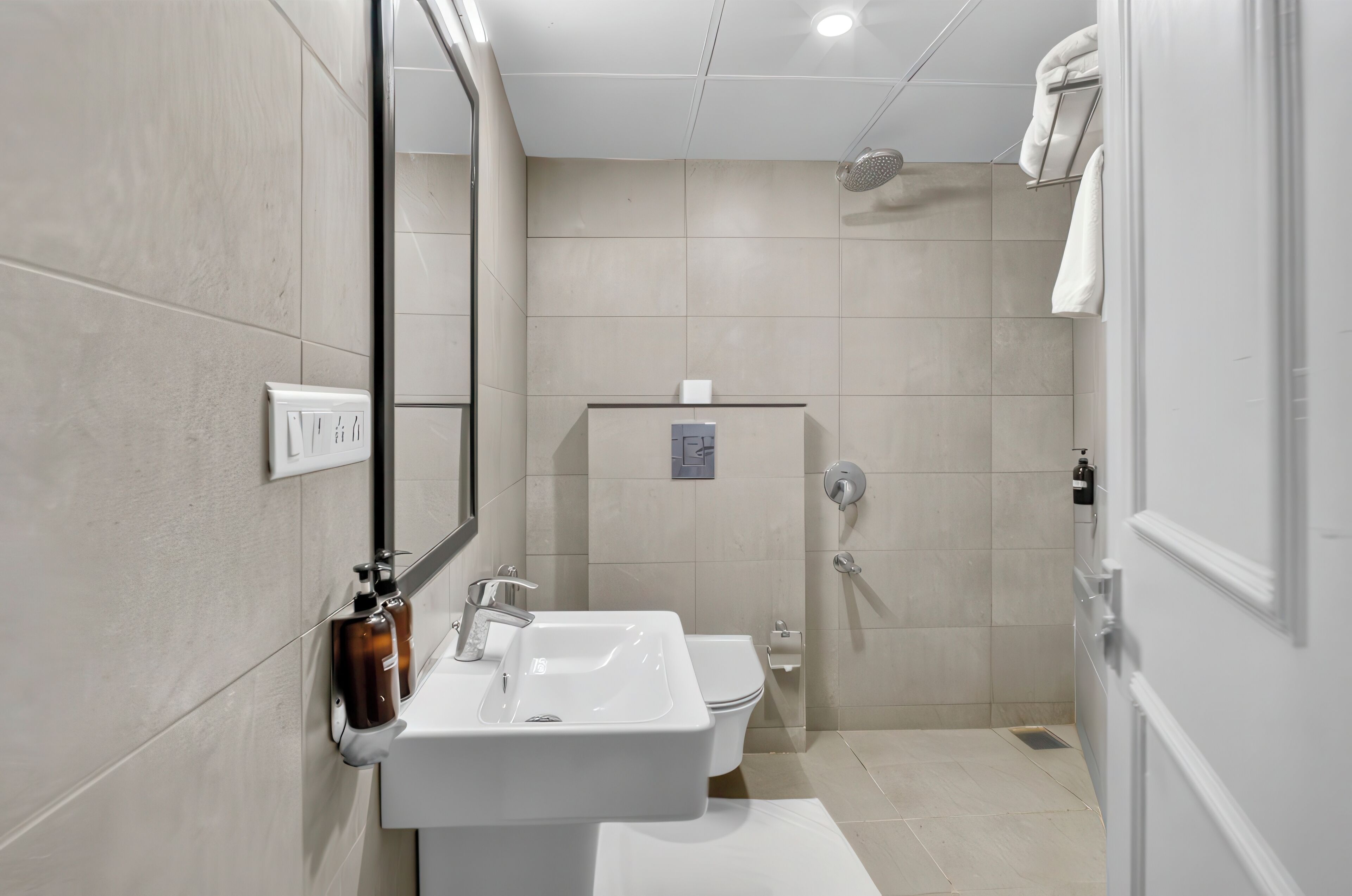 Deluxe Double Room, City View | Bathroom