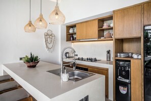 Familie villa, terras, uitzicht op zwembad | Gemeenschappelijke keuken
