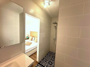 Shower, hair dryer, towels, toilet paper