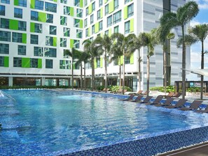 Outdoor pool - Kotrip Saigon Airport Republic Residence (Tan Son Nhat)