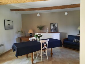 Dining - Bed and Breakfast 'Chambre Au Levant' with Shared Terrace, Wi-Fi and Air Conditioning (Violès)