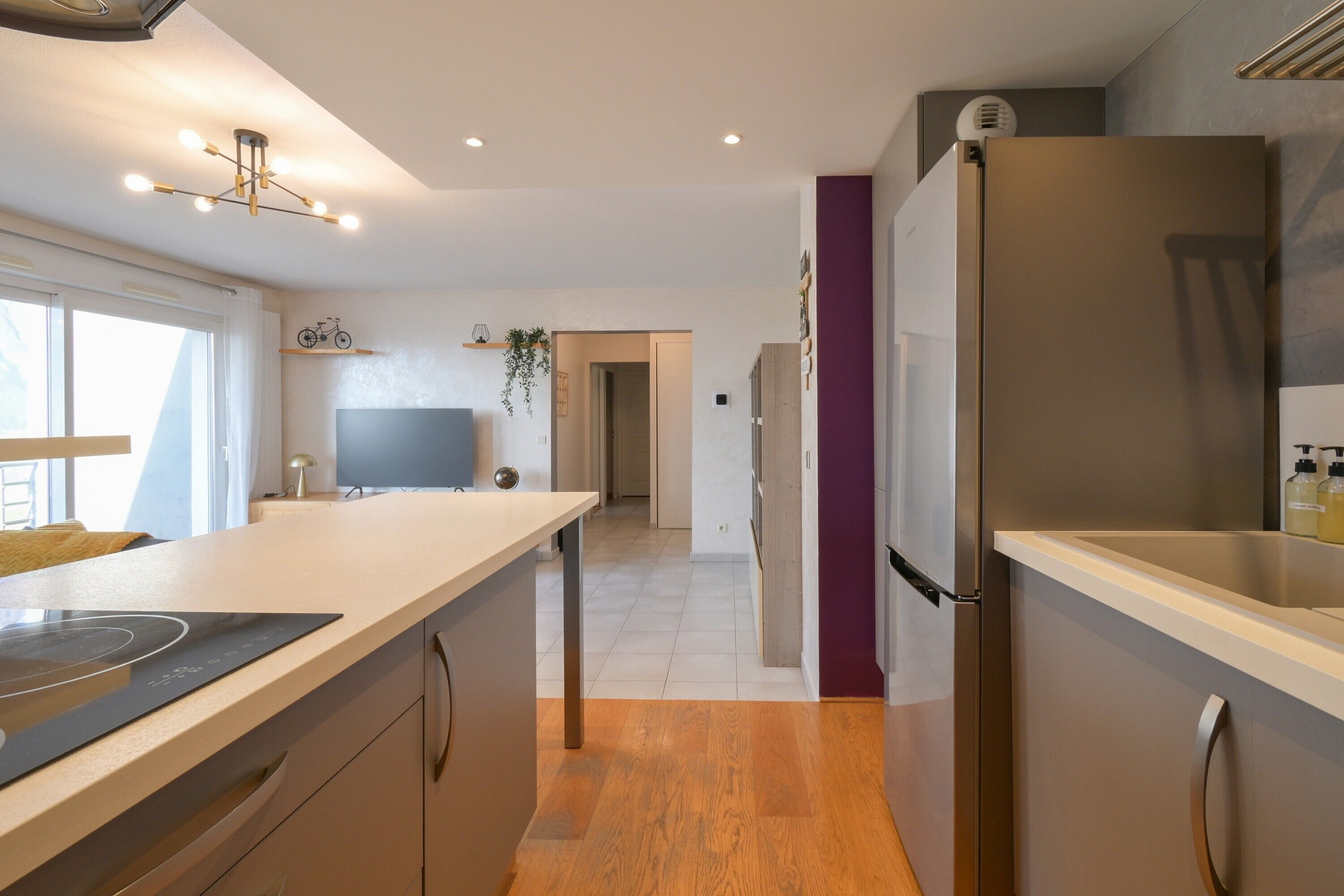 Køleskab, mikrobølgeovn, ovn, kogeplade