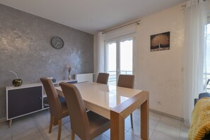 Dining - Welcome to Aiton, a Charming Savoyard Village Nestled Between Lakes and Mountains (Aiton)