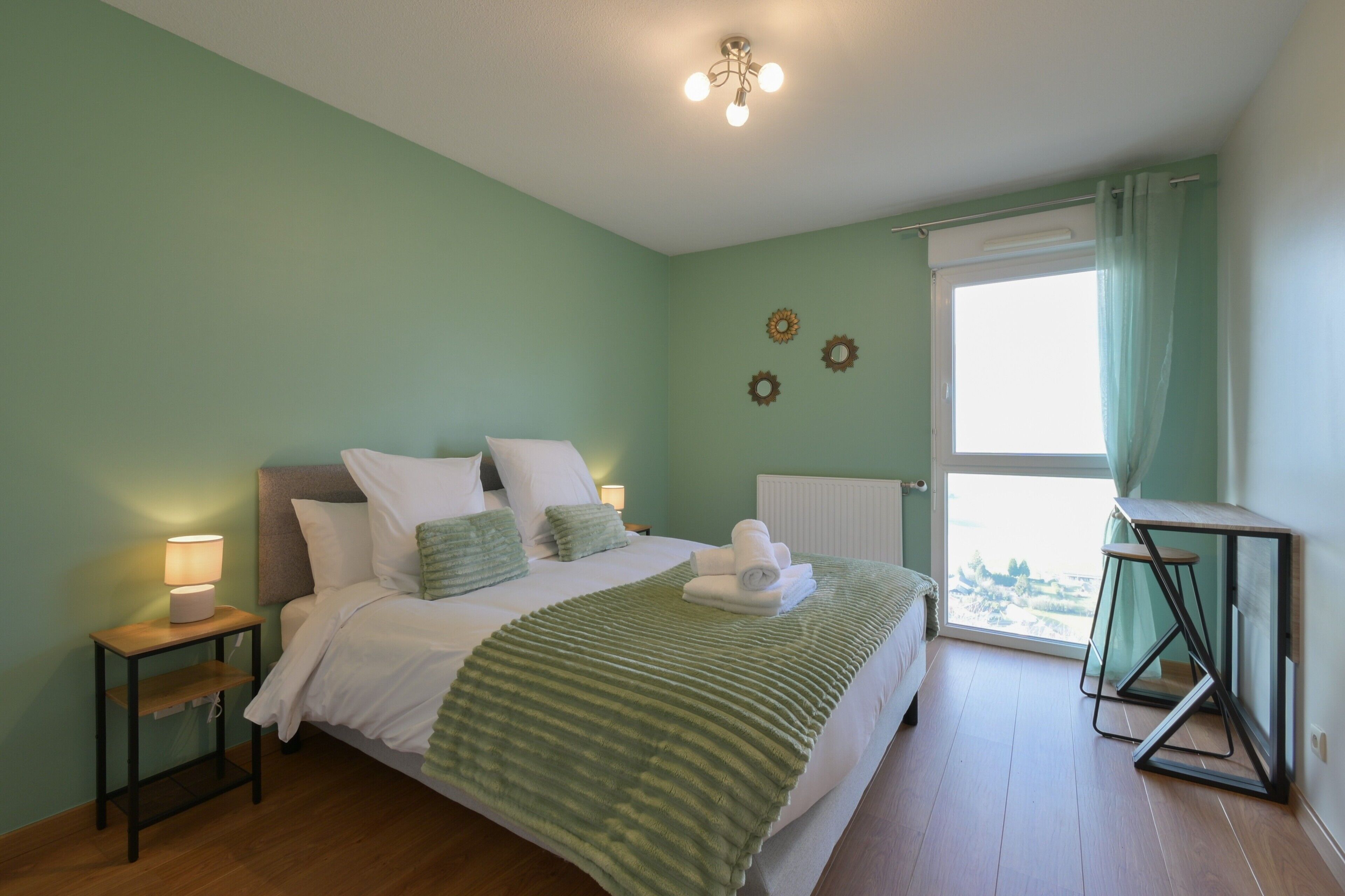 Iron/ironing board, WiFi, bed sheets