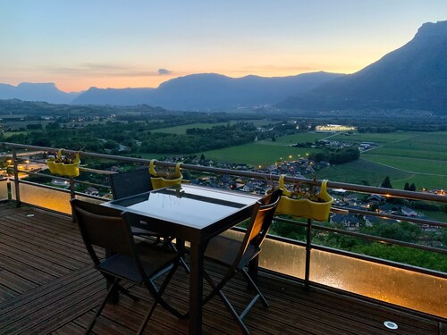 Le Mirad’Or – AC, WiFi, Balcony, Valley View, Private Parking, Pet Friendly