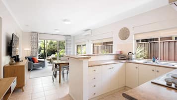 Coffee/tea maker, fridge, microwave, oven