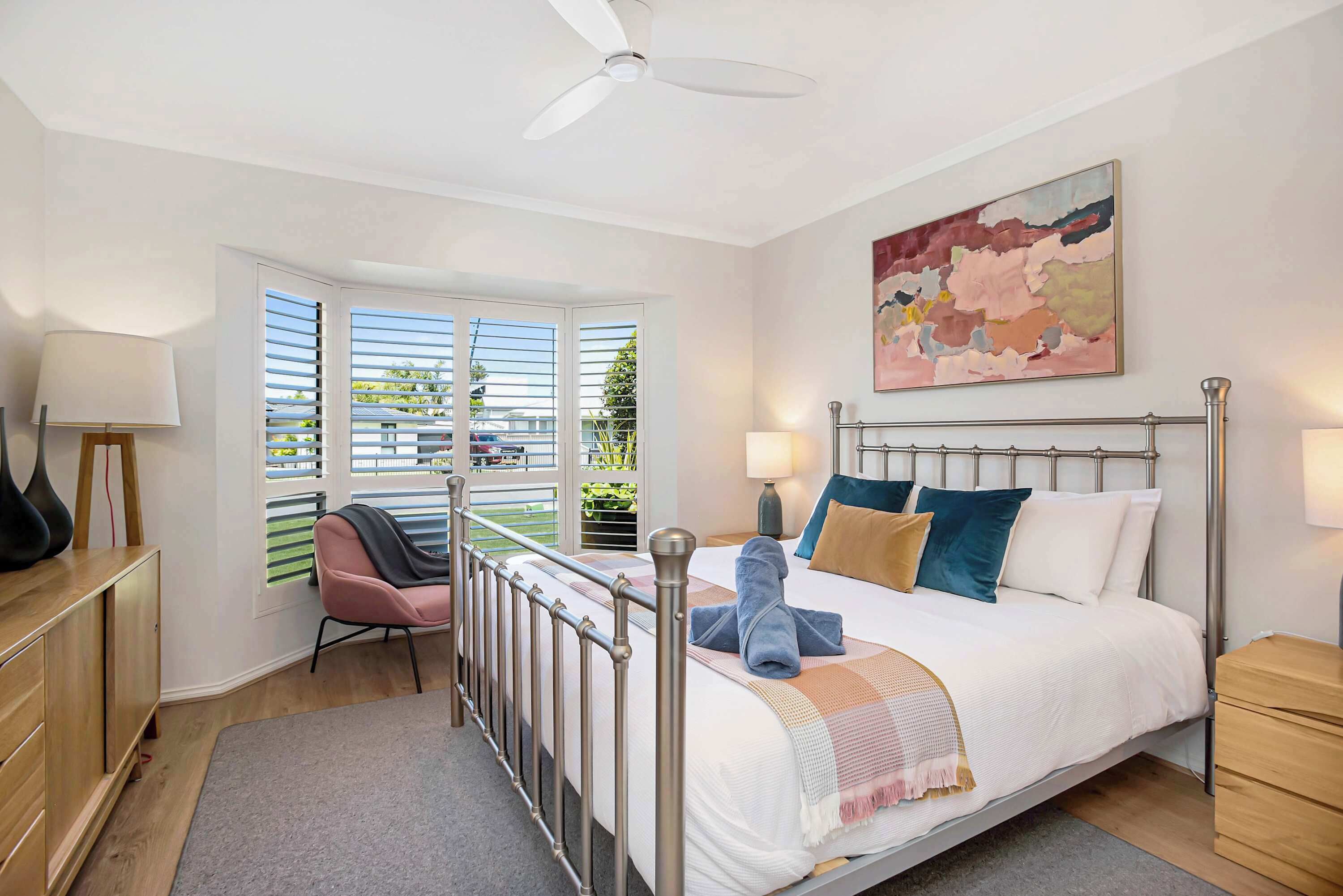 3 bedrooms, desk, iron/ironing board, WiFi