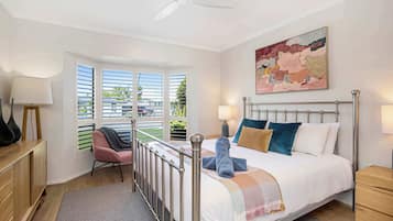 3 bedrooms, desk, iron/ironing board, WiFi