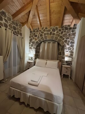 Iron/ironing board, WiFi - Despoinas Traditional Stone House (Kranidi)