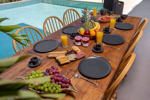 Outdoor dining - Costa’s Luxury 3-Bedroom Villa with Private Pool in Koskinou of Rhodes Island! (Koskinou)