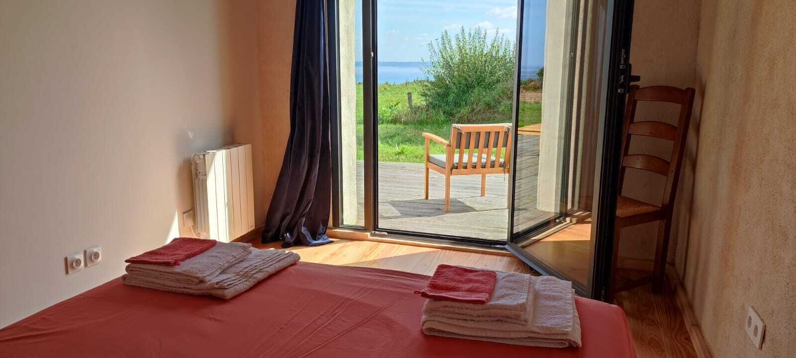 3 slaapkamers, een strijkplank/strijkijzer, wifi, beddengoed