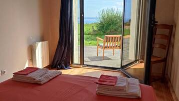 3 slaapkamers, een strijkplank/strijkijzer, wifi, beddengoed