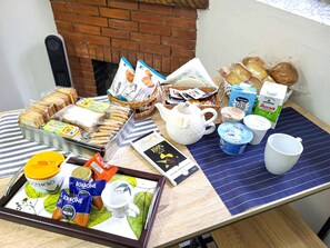 Breakfast meal - B&B Bonito - Double Room with Balcony (Bonito)