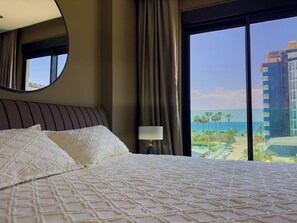 Iron/ironing board, internet, bed sheets