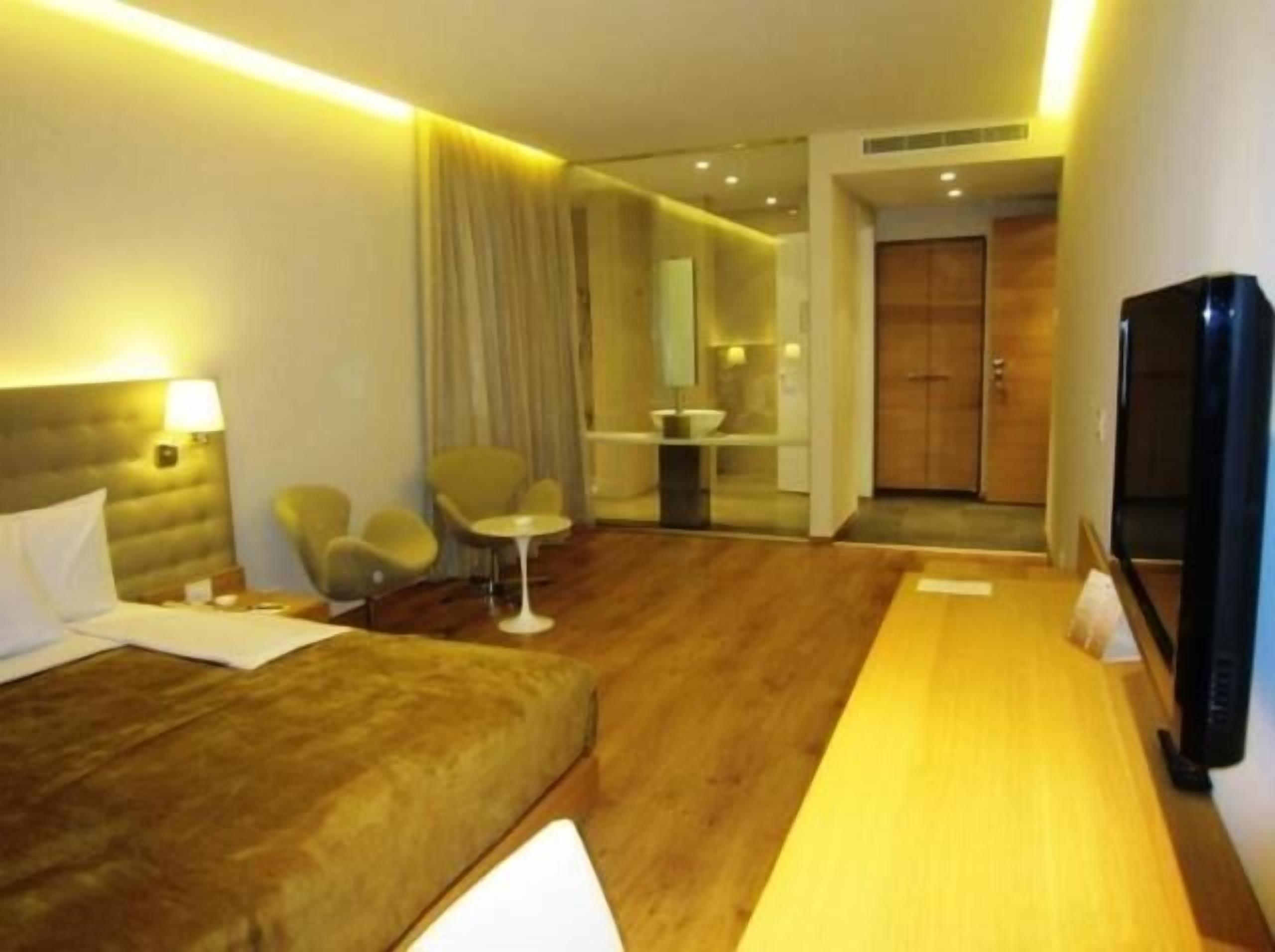 Deluxe Double Room, Balcony, Sea View | In-room safe, blackout drapes, soundproofing, iron/ironing board