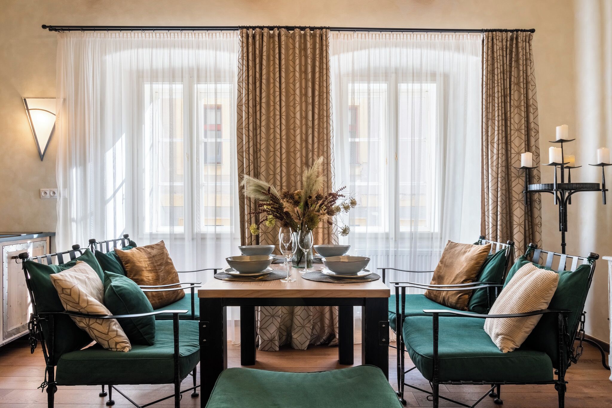 Deluxe Suite, Ground Floor | Living area