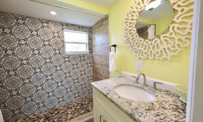 Shower, towels, soap, toilet paper - 3-bedroom ground floor complete unit with a shared pool in beautiful pine island (Saint James City)