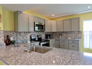 Private kitchen - 3-bedroom ground floor complete unit with a shared pool in beautiful pine island (Saint James City)