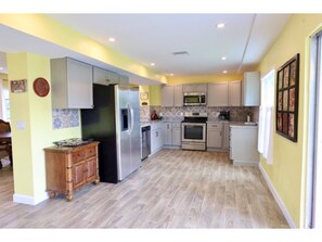 Private kitchen - 3-bedroom ground floor complete unit with a shared pool in beautiful pine island (Saint James City)