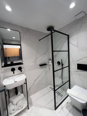 Juniorsvit - havsutsikt | Badrum