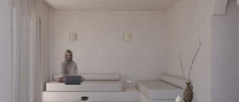 Cunas gratuitas, wifi gratis y ropa de cama